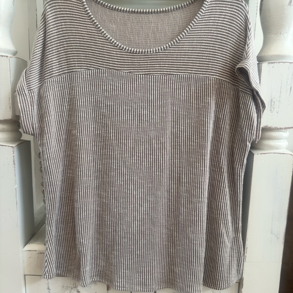 Striped Women's Top - Gray